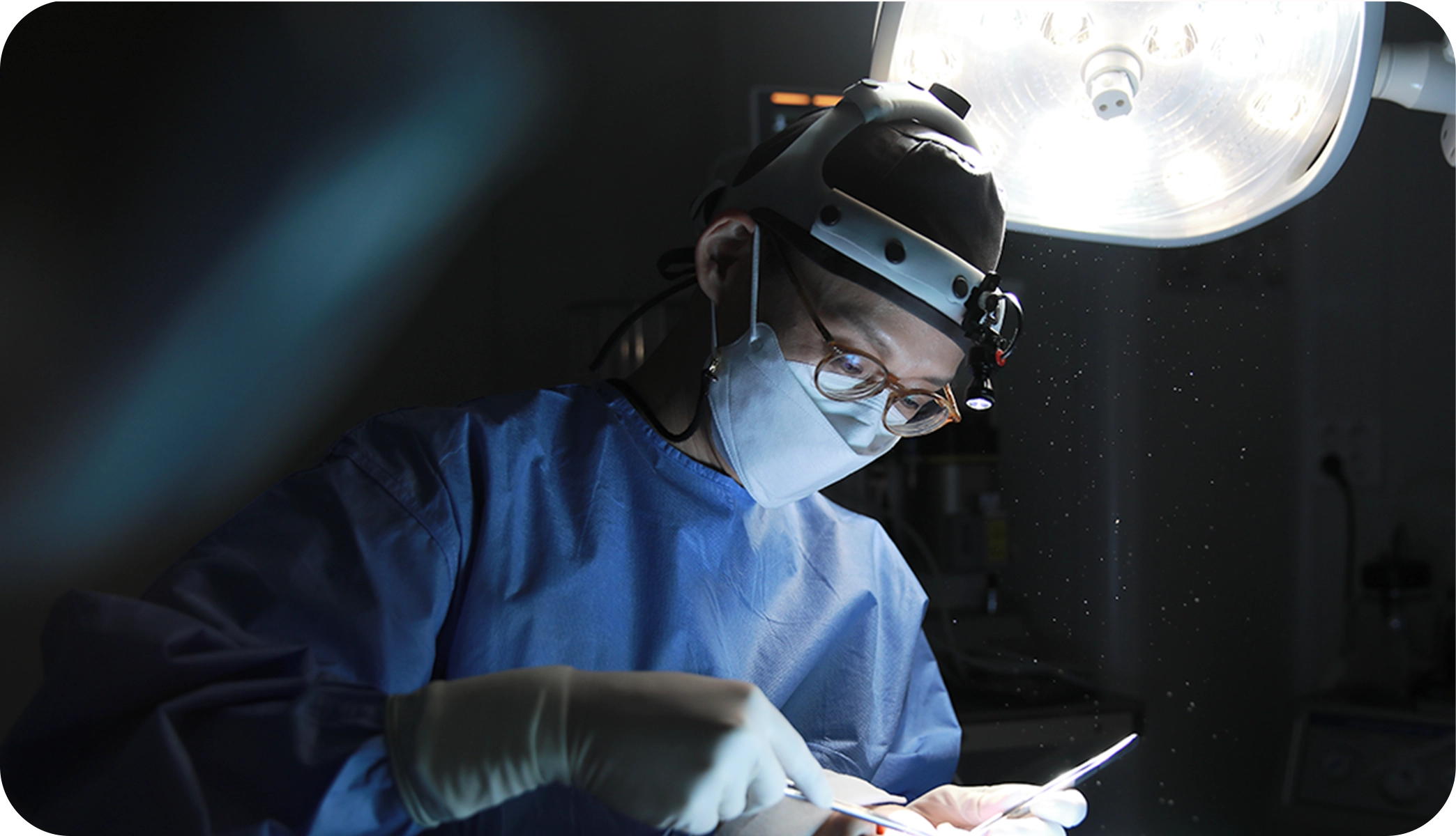 Surgeon performing plastic surgery for natural results 345 Plastic Surgery