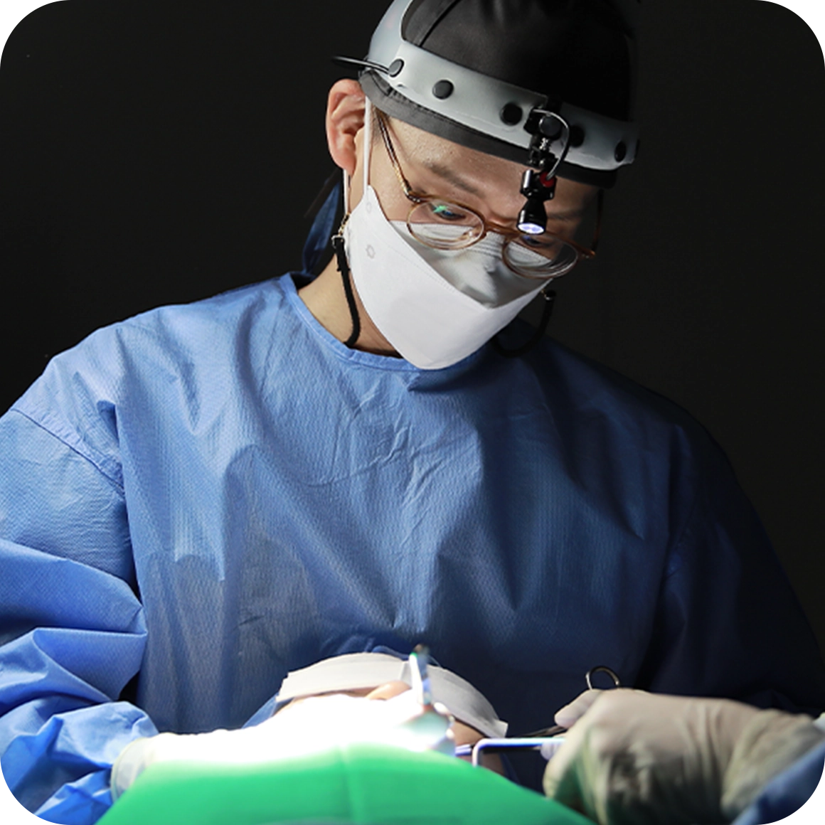 Surgeon performing plastic surgery. Natural 345 plastic surgery where natural.