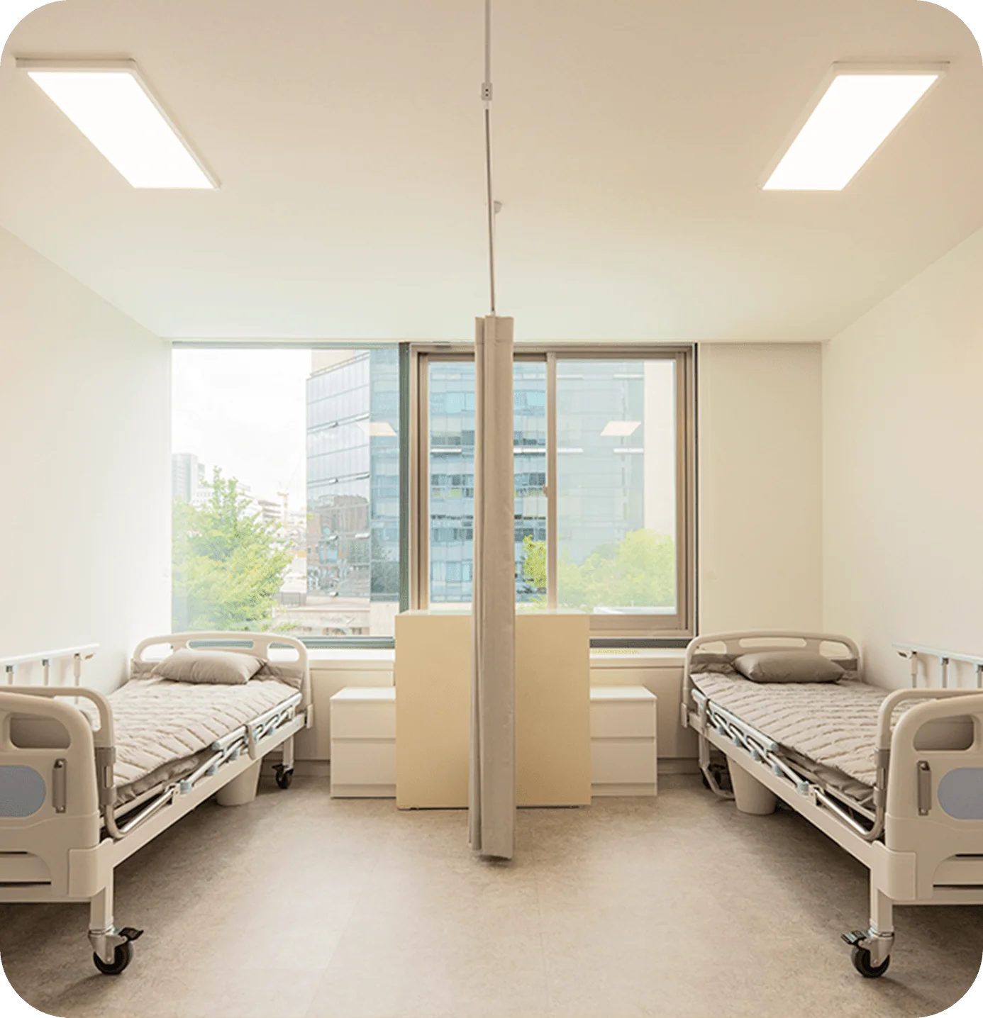 Hospital room with two beds in 345 Plastic Surgery clinic where natural results are the goal